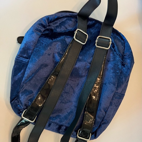 Disney Frozen II Elsa And Anna Soft Blue Velour Kids Small Backpack - Picture 4 of 5